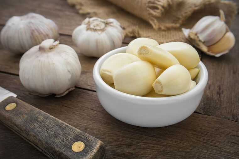 Knoblauch ist wirksam bei der Behandlung von Pilzinfektionen